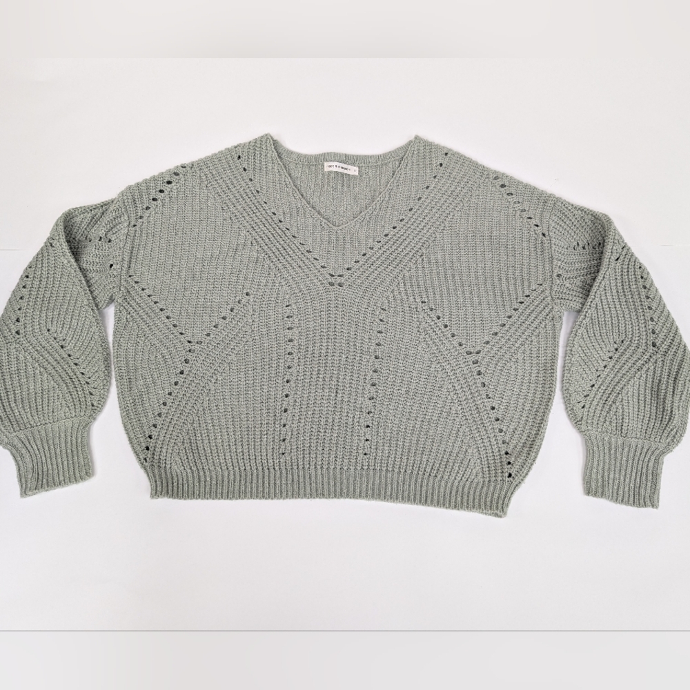 Moon & Madison Sage Green V Neck Knit Pull Over Cropped Knit Sweater Large [236]